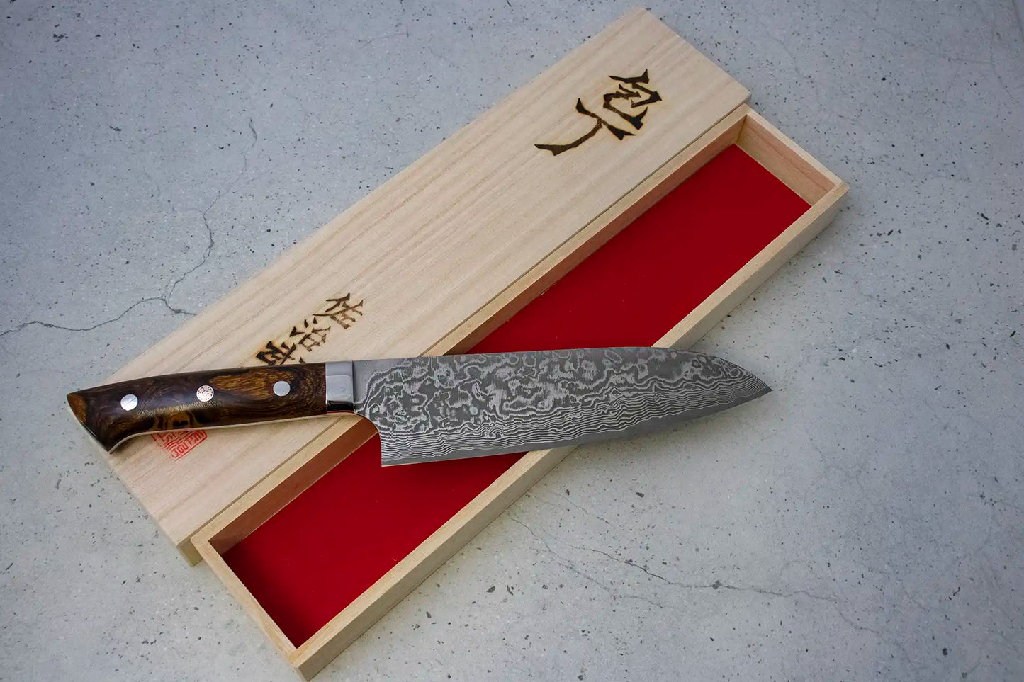 Takeshi Saji Santoku (All purpose Knife) SG2 Damascus, Ironwood handle 180mm